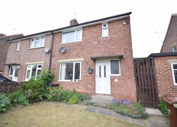 Semi-detached house To Rent in Wakefield