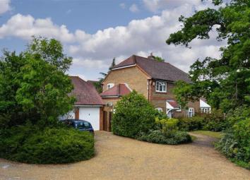 Detached house For Sale in Epsom