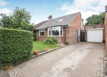 Semi-detached bungalow For Sale in St.albans