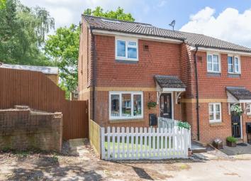 End terrace house For Sale in Crawley