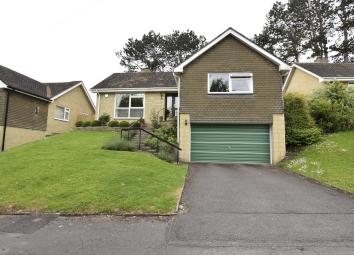 Detached bungalow For Sale in Cheltenham