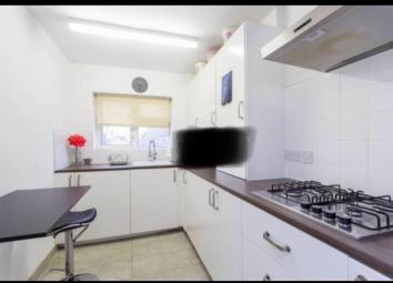Flat To Rent in Woodford Green