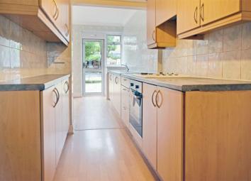 Terraced house To Rent in Greenford
