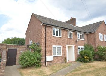 Maisonette For Sale in Chessington