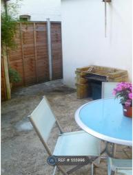 Flat To Rent in Shepperton