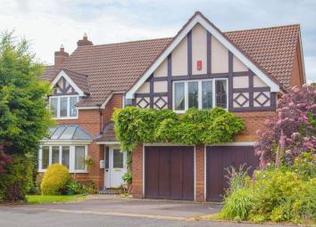 Detached house For Sale in Redditch