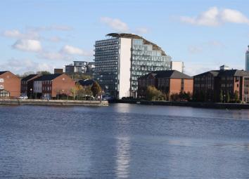 Flat To Rent in Salford