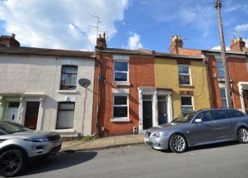 Terraced house For Sale in Northampton