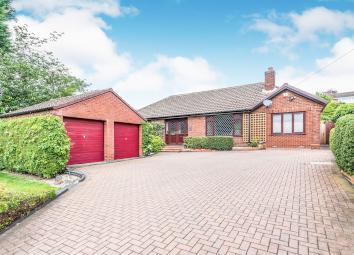Detached bungalow For Sale in Lichfield