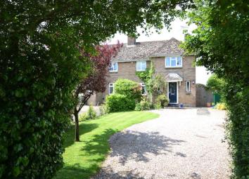 Semi-detached house For Sale in Daventry