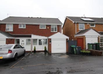 Semi-detached house To Rent in Oldbury