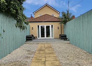 Detached house For Sale in Hull