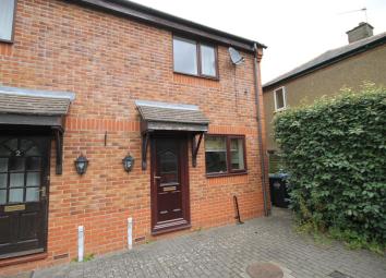 Semi-detached house To Rent in Rugby