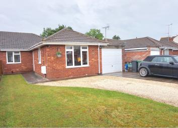 Semi-detached bungalow For Sale in Gloucester