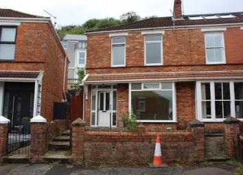 Semi-detached house To Rent in Swansea