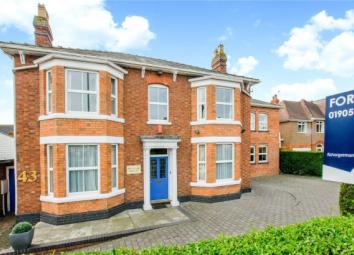 Detached house For Sale in Worcester