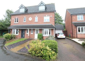 Semi-detached house For Sale in Hinckley