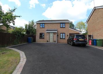 Detached house For Sale in Tamworth