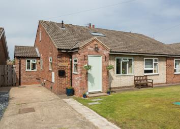 Semi-detached bungalow For Sale in York