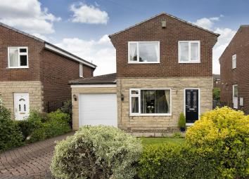 Detached house For Sale in Huddersfield
