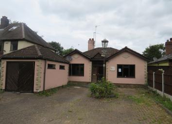 Detached bungalow For Sale in Wolverhampton