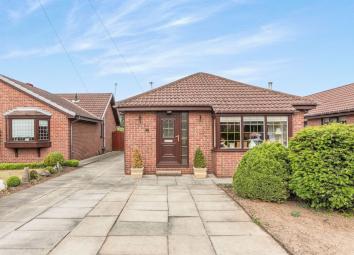 Detached bungalow For Sale in Doncaster