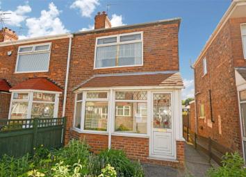 End terrace house For Sale in Hull