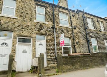 Terraced house For Sale in Huddersfield