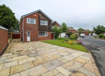 Detached house For Sale in Poulton-Le-Fylde