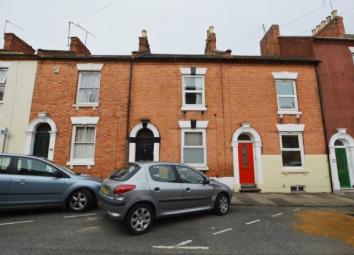 Terraced house For Sale in Northampton