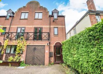 Semi-detached house For Sale in Leamington Spa