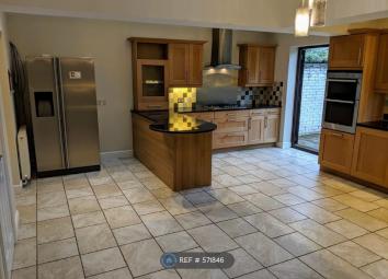 Semi-detached house To Rent in Warwick
