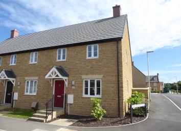 End terrace house To Rent in Martock