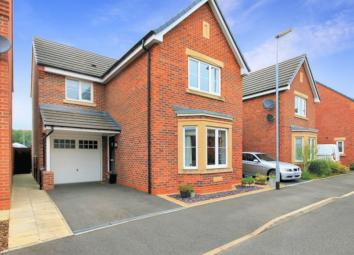 Detached house For Sale in Stone