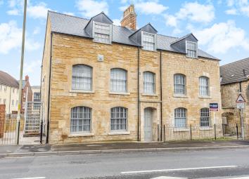 Flat To Rent in Stroud