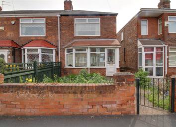 End terrace house For Sale in Hull