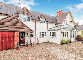 Semi-detached house For Sale in Stonehouse