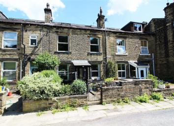 Terraced house For Sale in Halifax