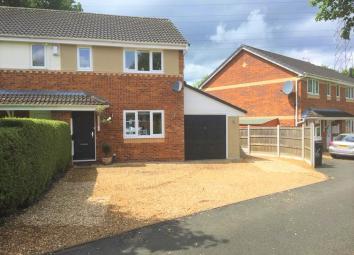 Semi-detached house For Sale in Deeside
