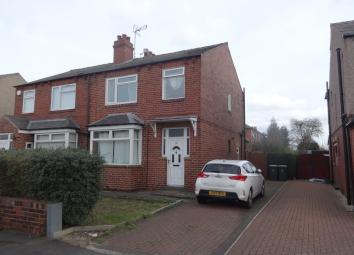 Semi-detached house To Rent in Batley