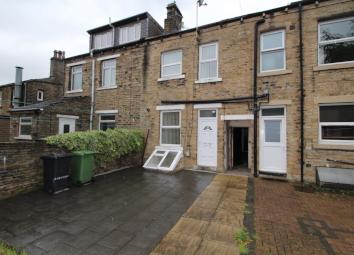 Terraced house To Rent in Huddersfield