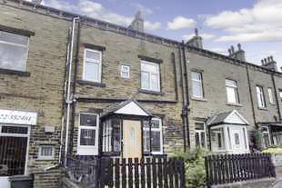 Terraced house For Sale in Halifax