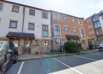 Town house For Sale in Huddersfield