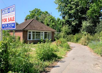 Detached bungalow For Sale in Petersfield